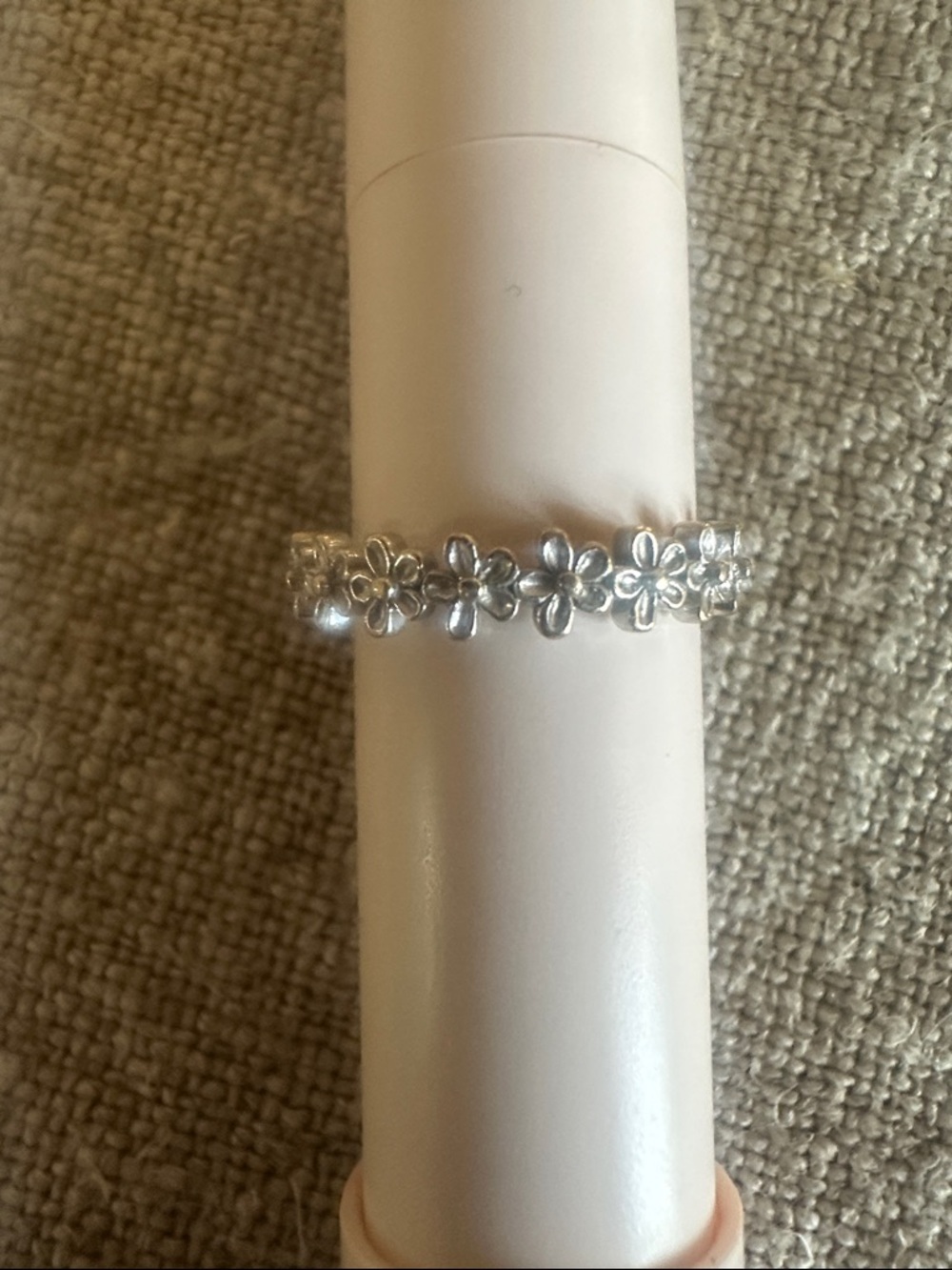 Monica Rich Kosann 18K White Gold “Now or Never” Skull & Daisy eternity band 7 - Picture 3 of 9